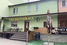 Mrtví brouci i plíseň na stěně! Inspekce uzavřela asijskou restauraci ve Veselí